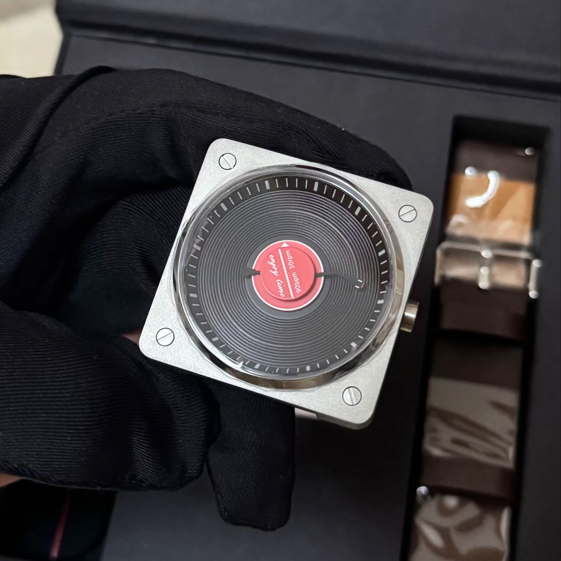 SKU Vinyl Record Quartz Watch  - đánh giá và giá Rolex Watch Submariner